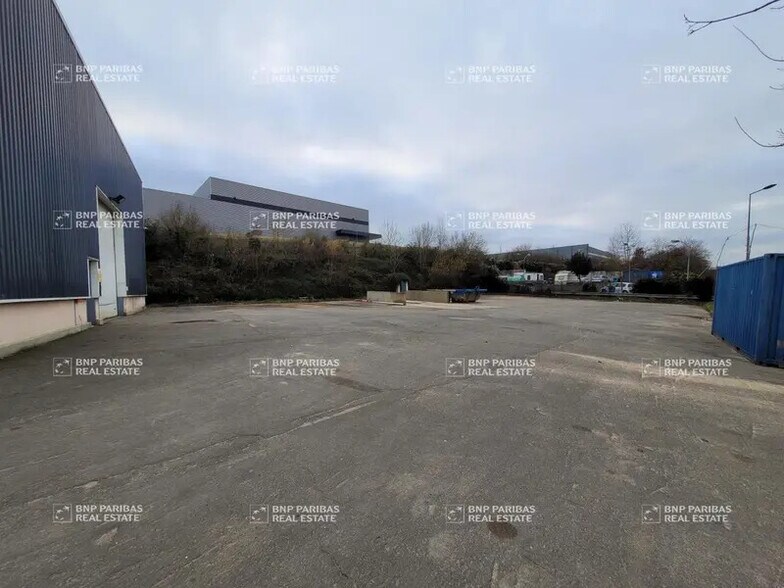 Light Industrial in Valenton to rent - Building Photo - Image 2 of 4