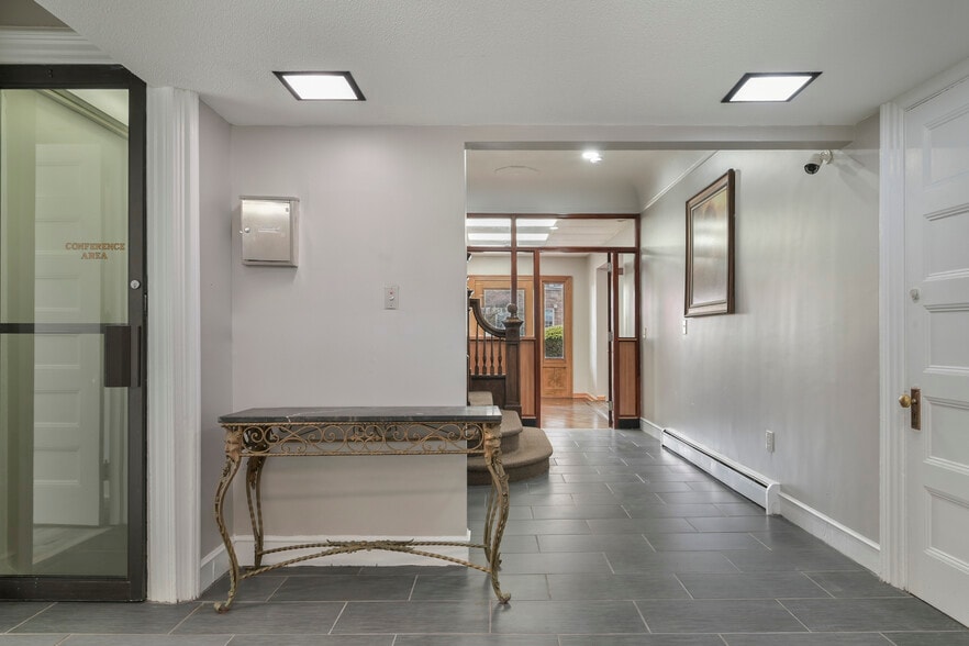 295 Montgomery St, Bloomfield, NJ to rent - Building Photo - Image 3 of 41