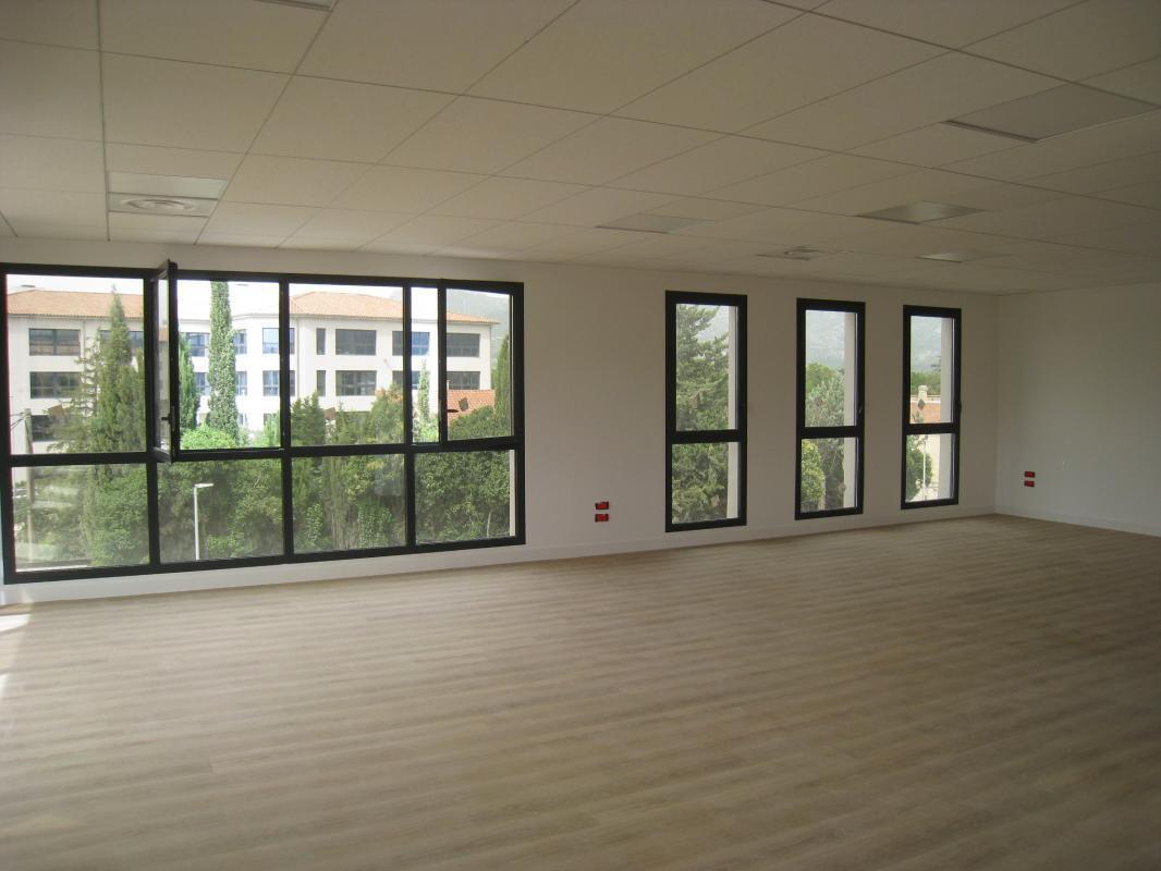 Office in Aubagne to rent Building Photo- Image 1 of 6