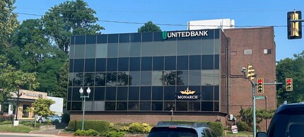 374 Maple Ave E, Vienna, VA to rent Interior Photo- Image 1 of 7