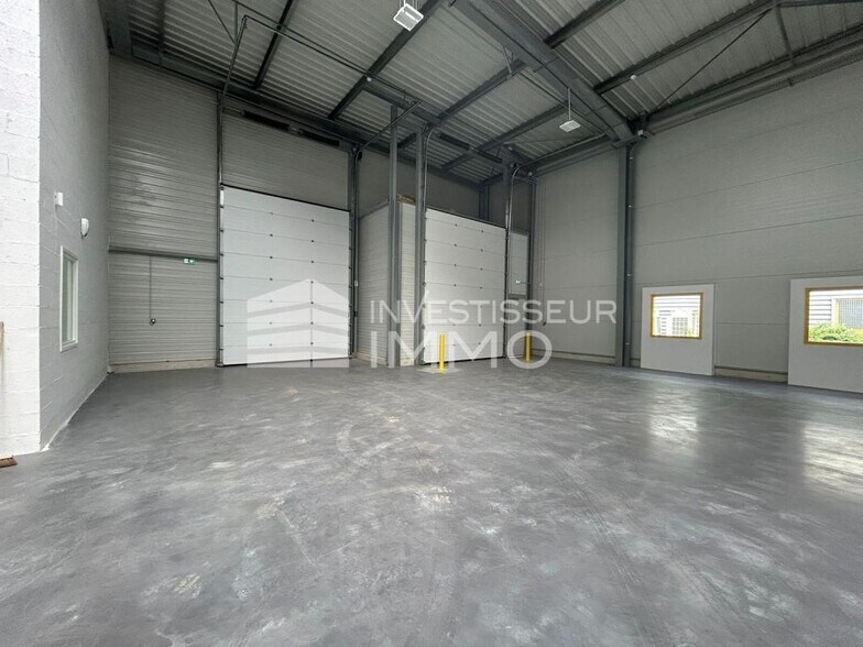 Office in Le Mesnil-Amelot to rent - Building Photo - Image 2 of 5