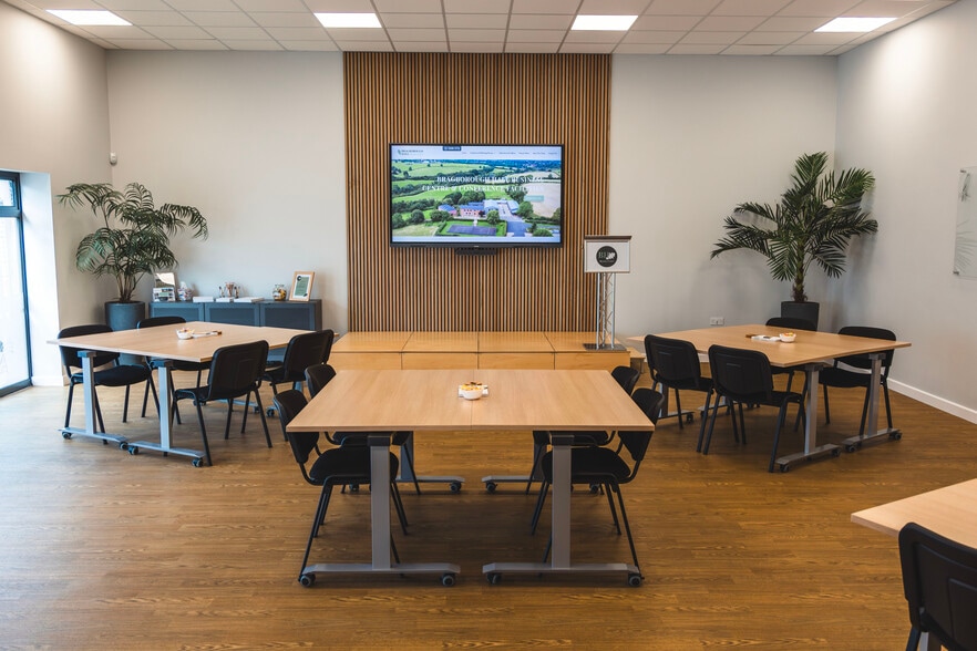 Welton Rd, Daventry to rent - Interior Photo - Image 2 of 19