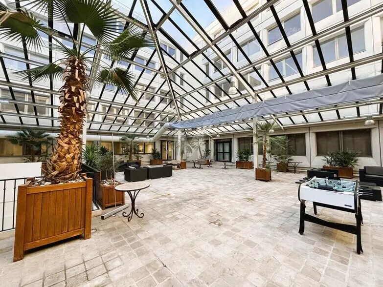 Office in Rungis to rent - Lobby - Image 2 of 5