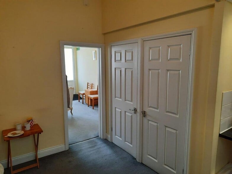 35 Malvern Rd, London to rent - Building Photo - Image 2 of 8
