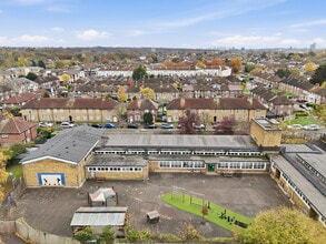 Longshaw Rd, London to rent Interior Photo- Image 1 of 1