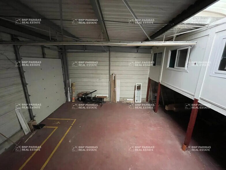Light Industrial in Noisiel to rent - Interior Photo - Image 3 of 3