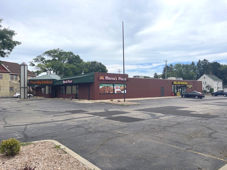 813 E Main St, Watertown, WI for rent - Building Photo - Image 3 of 5