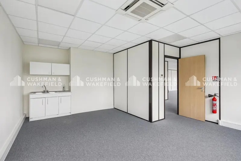 3 Rue Claude Chappe, Saint-Didier-au-Mont-d'Or to rent - Interior Photo - Image 3 of 18