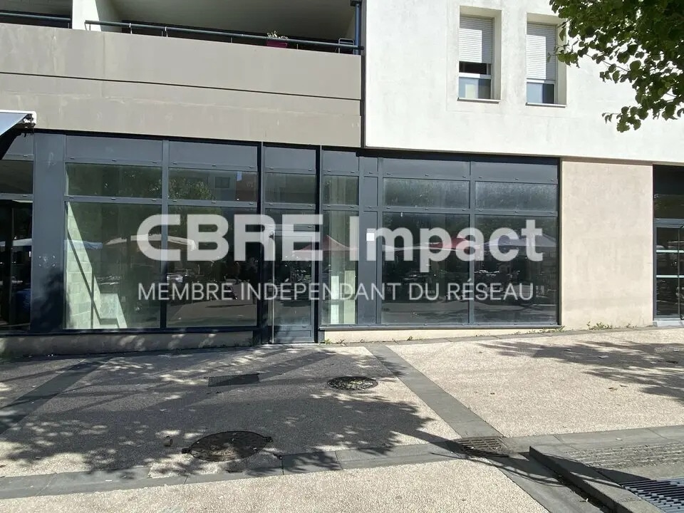 Location Commerce 150 m² - Photo 1