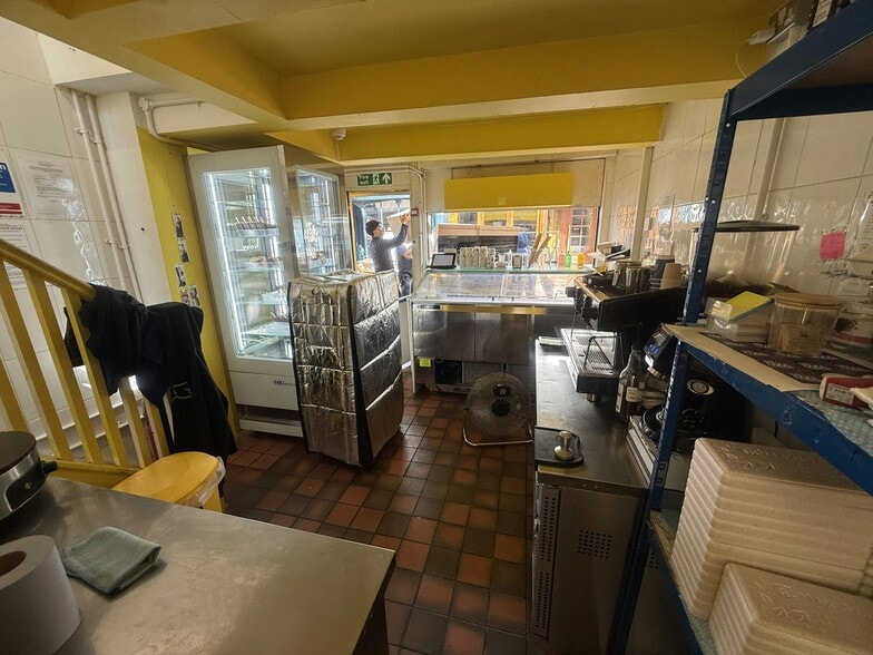 10 Duke St, Brighton to rent - Building Photo - Image 2 of 9