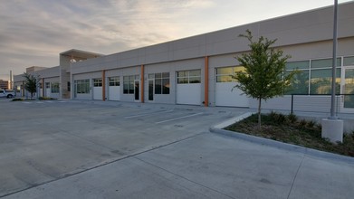 7047 Twin Hills Ave, Dallas, TX for rent Building Photo- Image 1 of 3