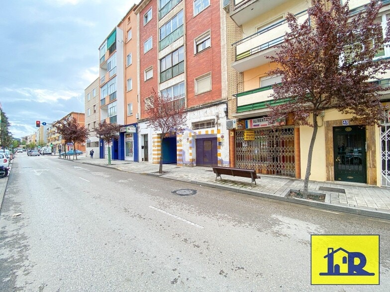 Retail in Cuenca, Cuenca to rent - Primary Photo - Image 1 of 1