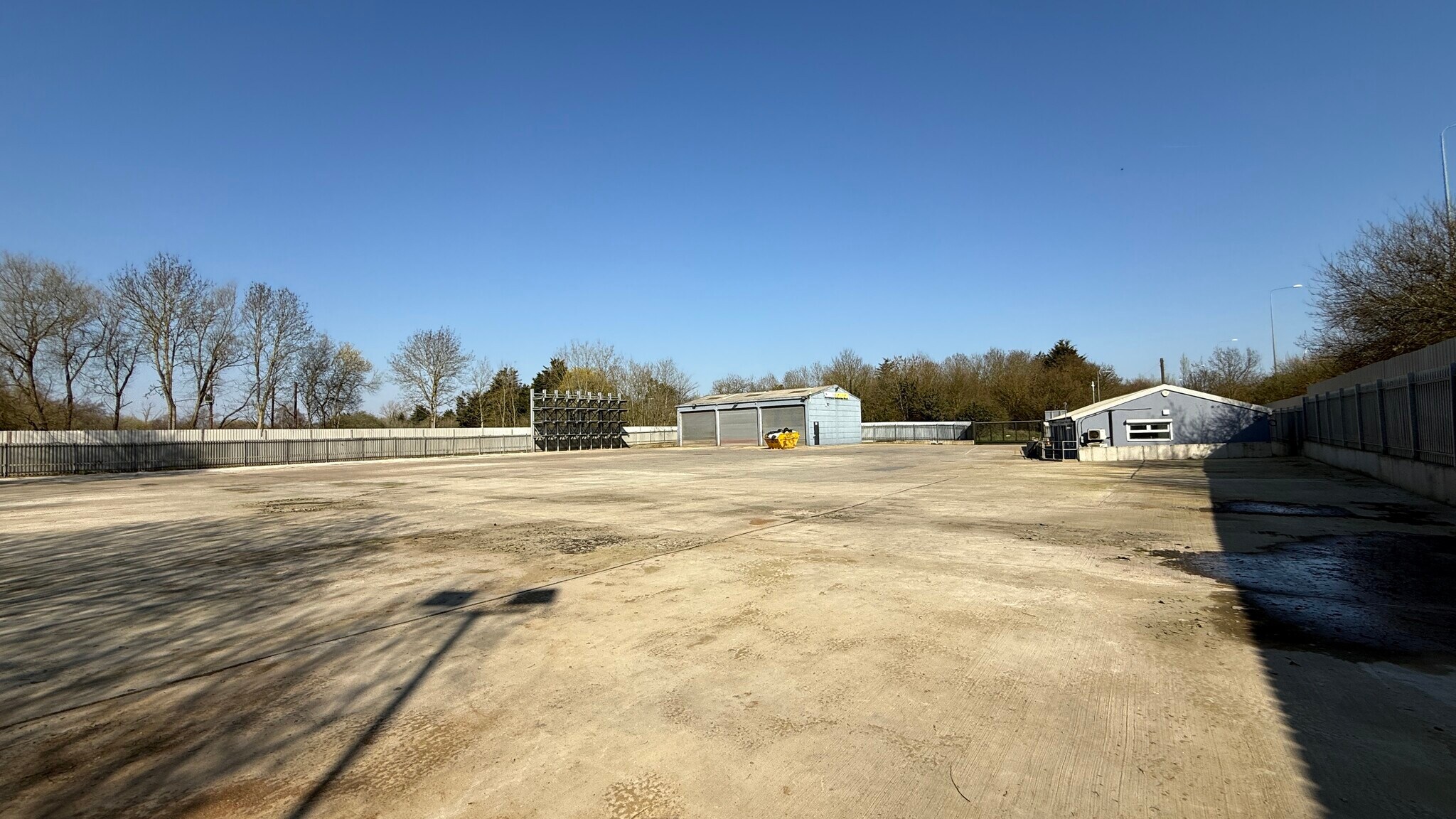 Moor Mill Ln, St Albans to rent Building Photo- Image 1 of 12