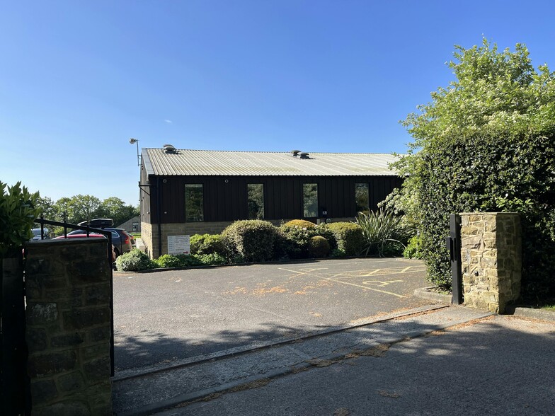 Tarn Ln, Leeds to rent - Building Photo - Image 1 of 2