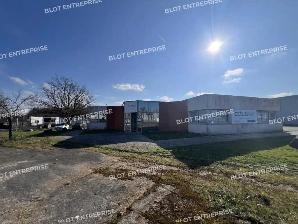 Office in Sainte-Luce-sur-Loire to rent Building Photo- Image 1 of 10