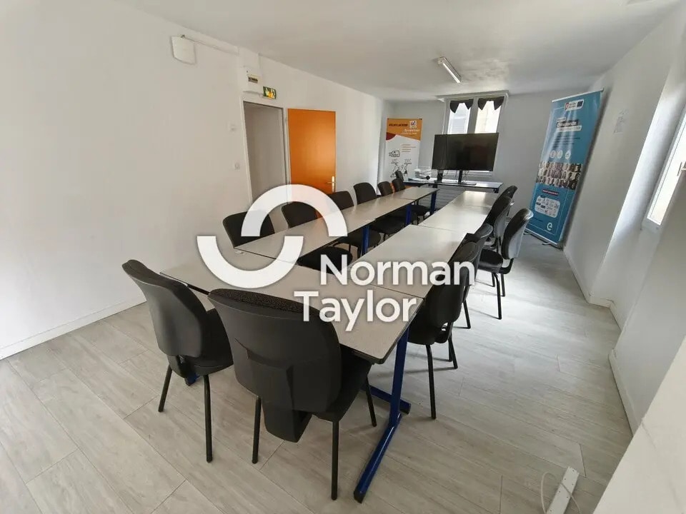 Location Bureaux 146 m² - Photo 1