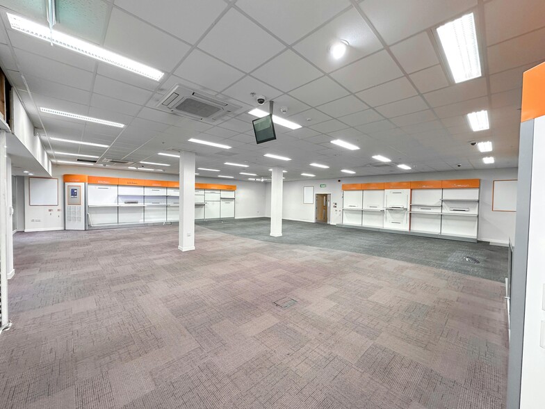 High St, Dumfries to rent - Building Photo - Image 2 of 20
