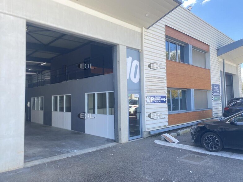 Light Industrial in Saint Priest to rent - Building Photo - Image 2 of 12