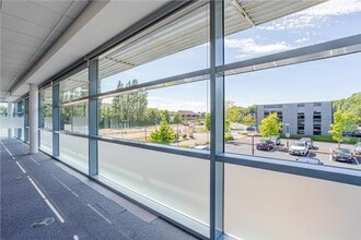 1 Cranmore Dr, Solihull to rent Interior Photo- Image 2 of 5