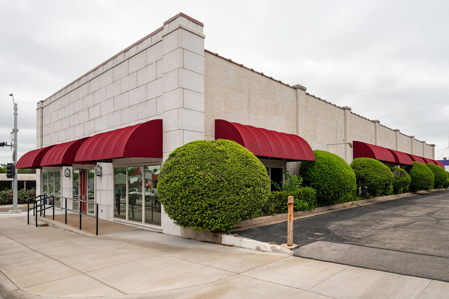 218 N Elm St, Denton, TX for rent - Building Photo - Image 1 of 1