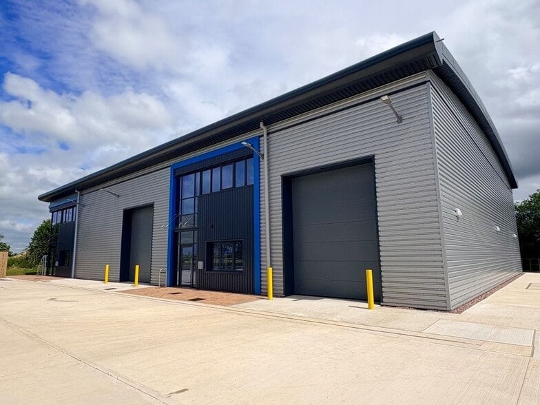 Units 14 & 15 Welsh Lane, Banbury for sale - Building Photo - Image 3 of 30