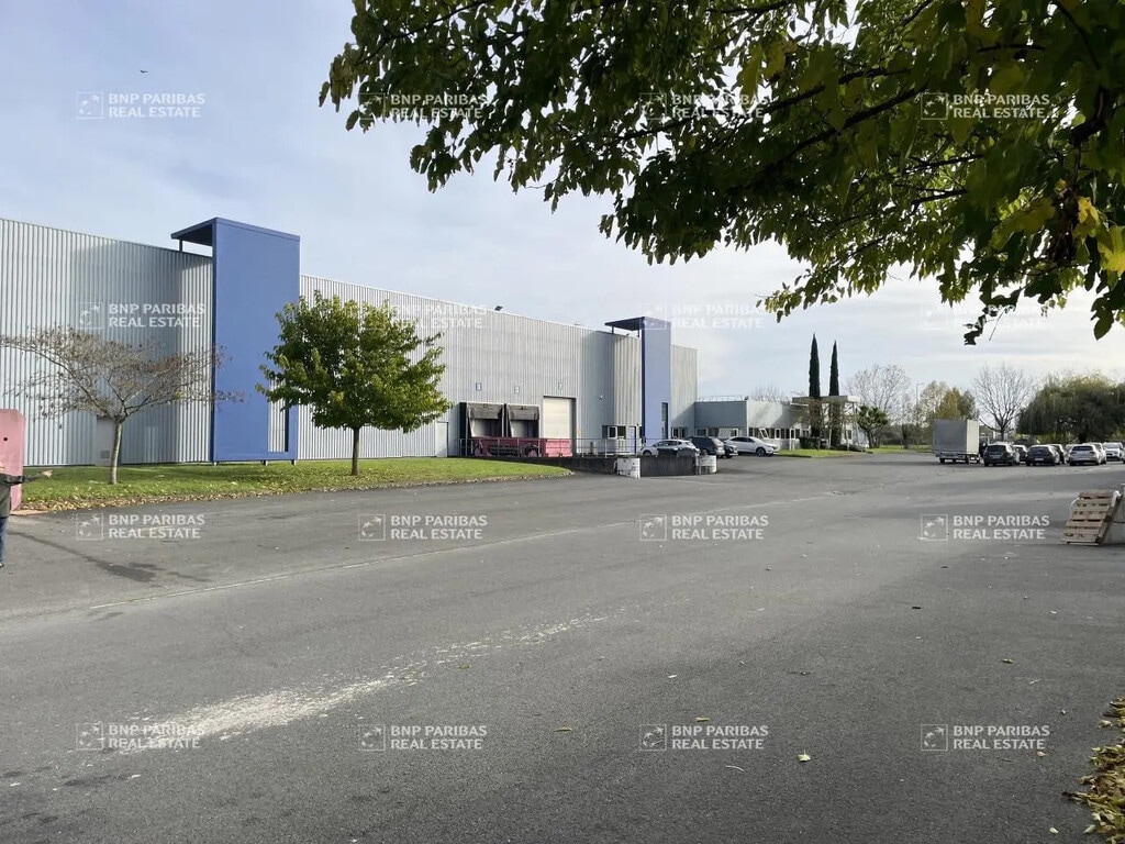 Location Entrepôt 1 568 m² à 15 607 m² - Photo 1