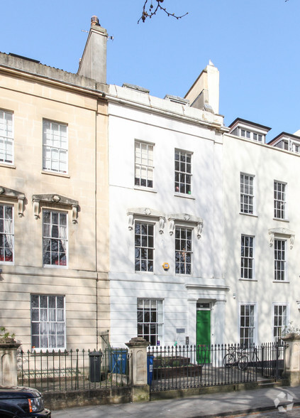 53 Queen Sq, Bristol for rent - Primary Photo - Image 1 of 2