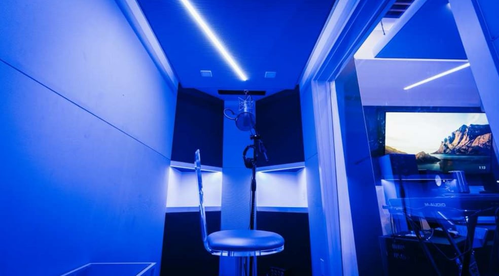 5325 Topanga Canyon Blvd, Woodland Hills, CA to rent - Interior Photo - Image 3 of 15