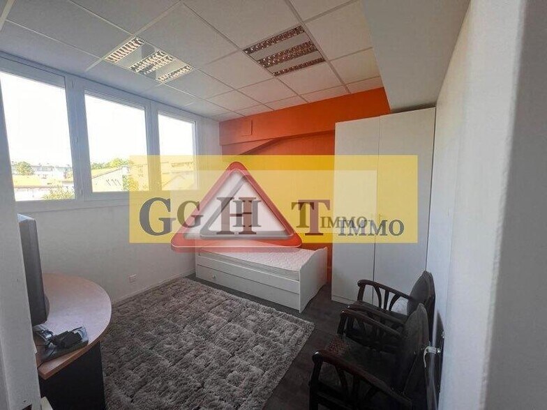 Office in Maisons-Alfort to rent - Interior Photo - Image 3 of 5