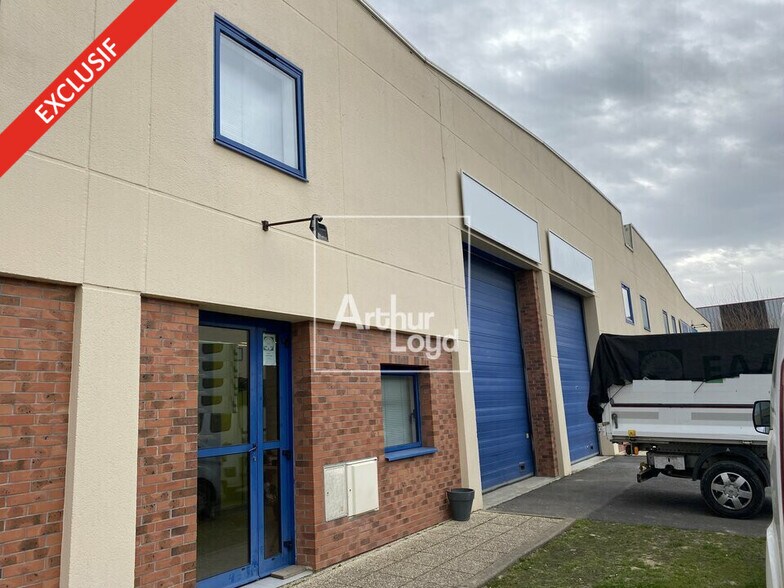 Light Industrial in Moissy-Cramayel to rent - Building Photo - Image 1 of 4