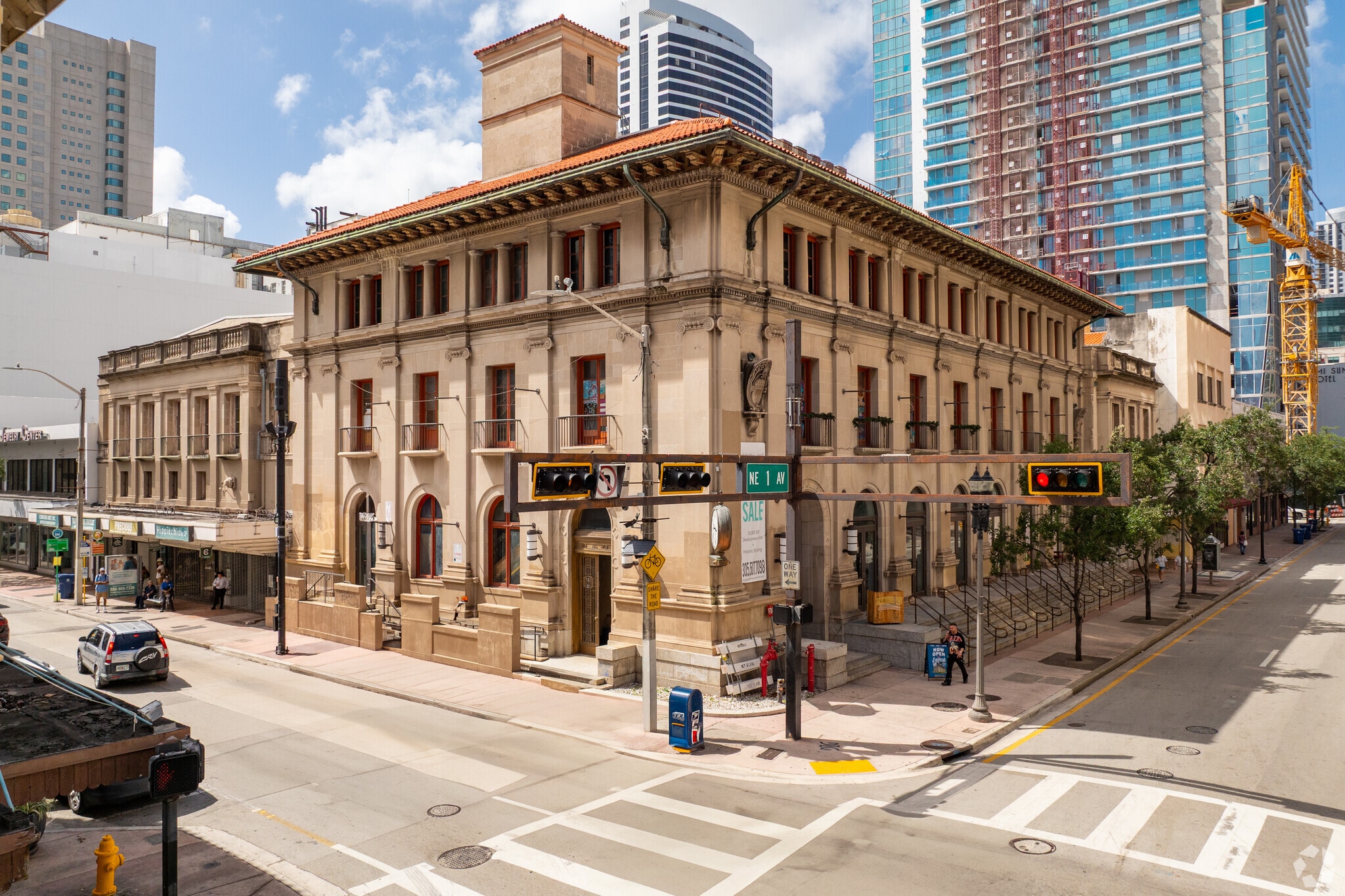 100 NE 1st Ave & 54 NE 2nd St portfolio of 2 properties for sale on LoopNet.co.uk Primary Photo- Image 1 of 4