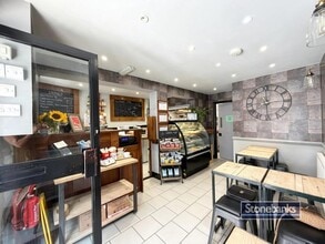 Warple Way, London to rent Interior Photo- Image 1 of 3