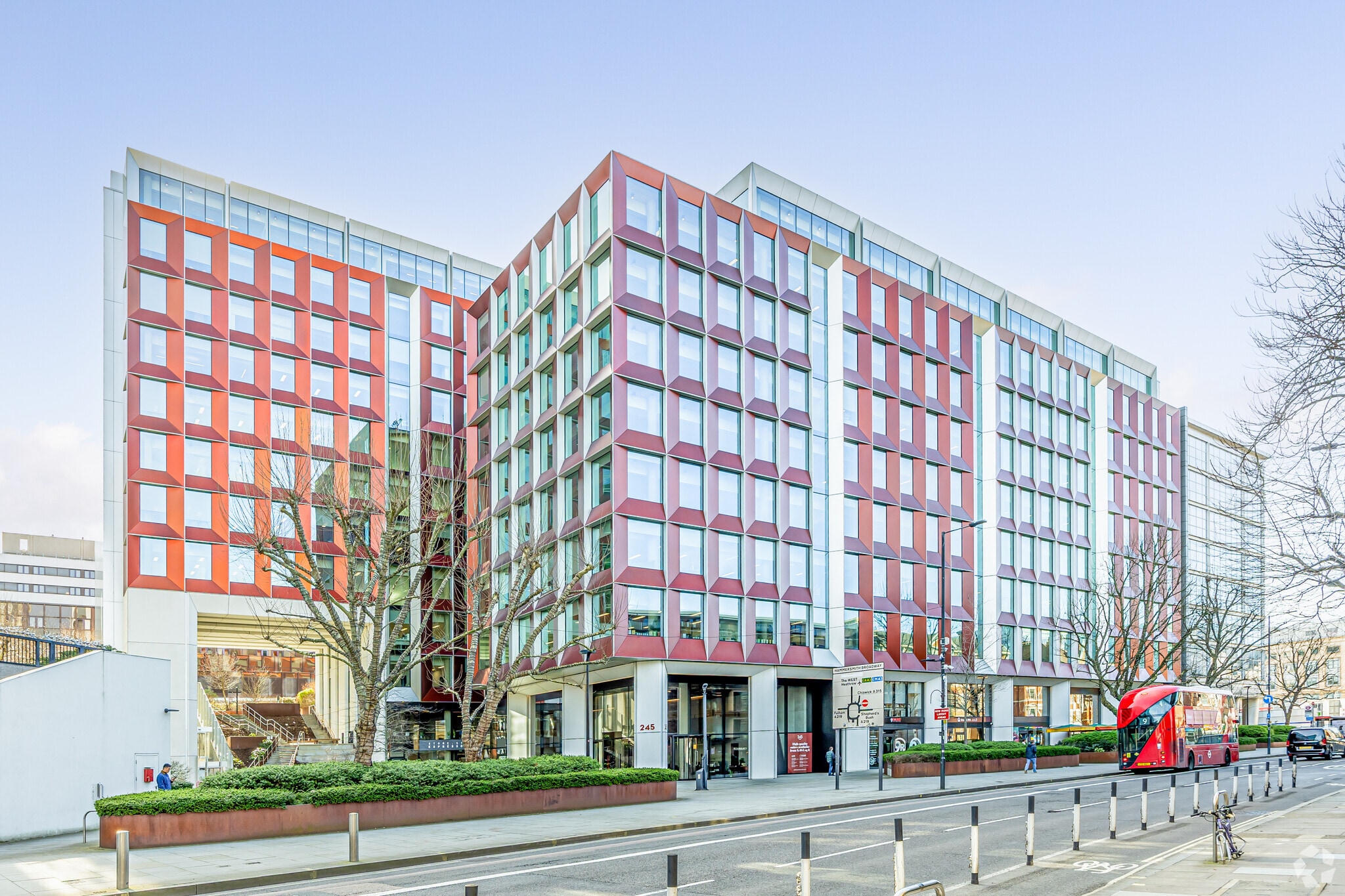 245 Hammersmith Rd, London to rent Primary Photo- Image 1 of 136