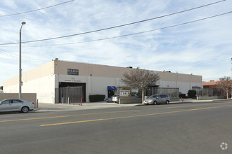 7631 Haskell Ave, Van Nuys, CA for rent Building Photo- Image 1 of 11