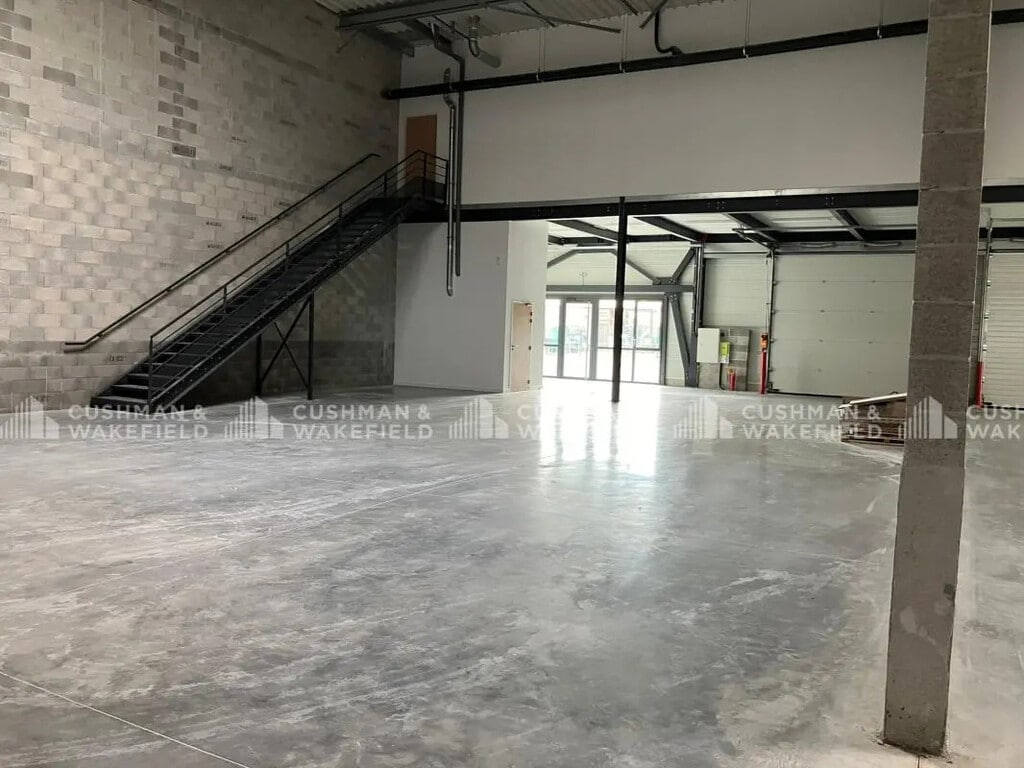Location Local d'activités 549 m² - Photo 1