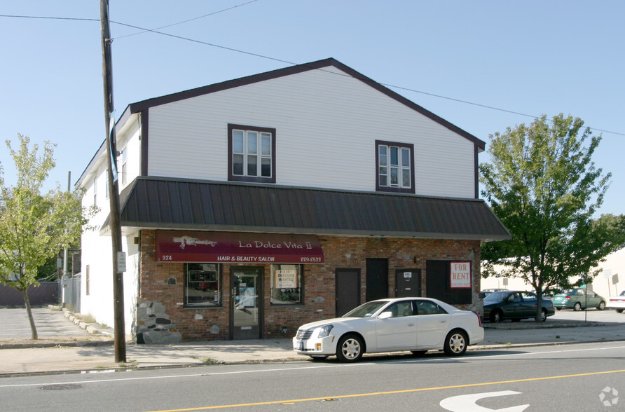 322-326 Long Beach Rd, Island Park, NY for sale - Primary Photo - Image 1 of 1