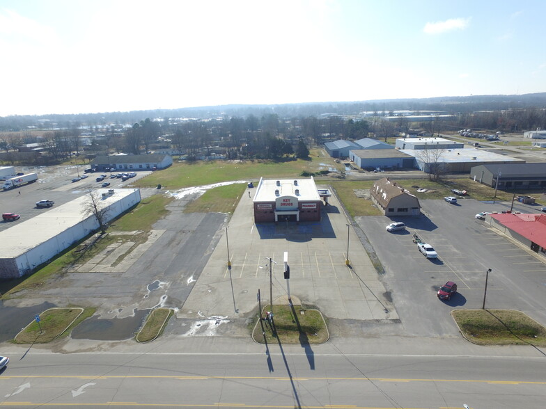 1007 Bus Hwy 60 hwy, Dexter, MO for sale - Primary Photo - Image 1 of 11