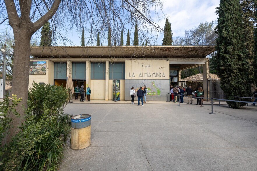 Paseo de la Sabica, 28, Granada, Granada for sale - Building Photo - Image 2 of 29