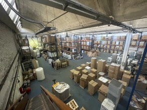 Light Industrial in Bobigny to rent Interior Photo- Image 1 of 4