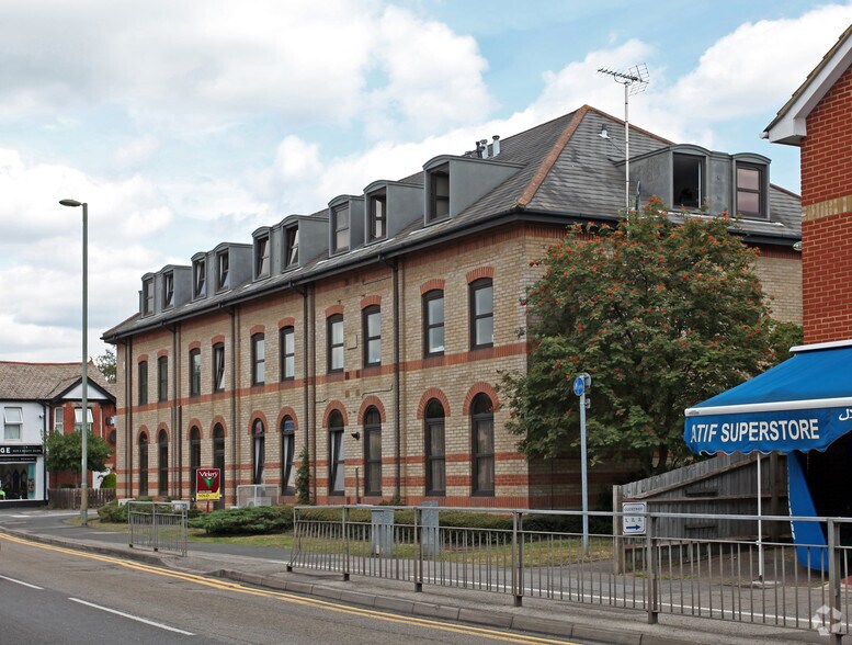 103 Frimley Rd, Camberley to rent - Building Photo - Image 2 of 3