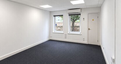 8 Caird Park, Hamilton to rent Interior Photo- Image 1 of 3