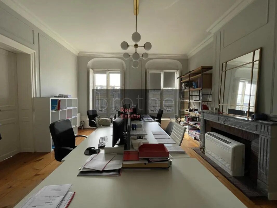 Office in Bordeaux to rent Interior Photo- Image 1 of 6