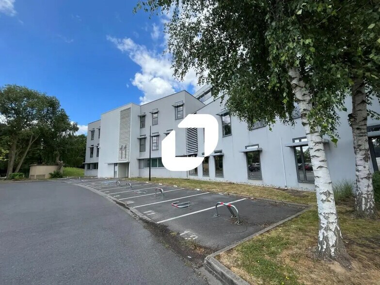 11-13 Rue John Hadley, Villeneuve-d'Ascq to rent - Primary Photo - Image 2 of 30