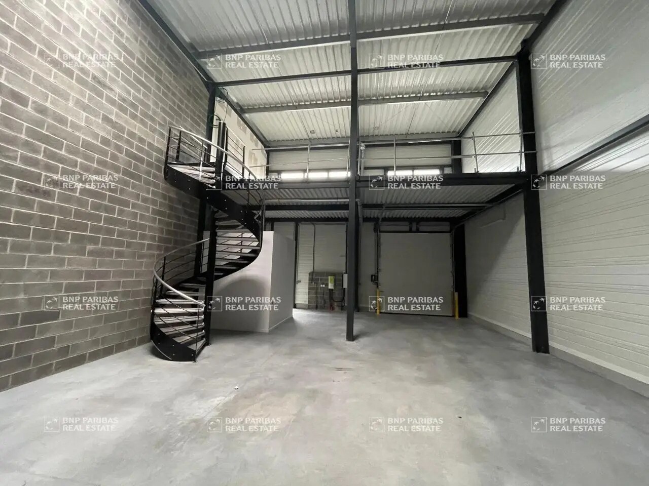 Light Industrial in Sainghin-en-Mélantois to rent Interior Photo- Image 1 of 26