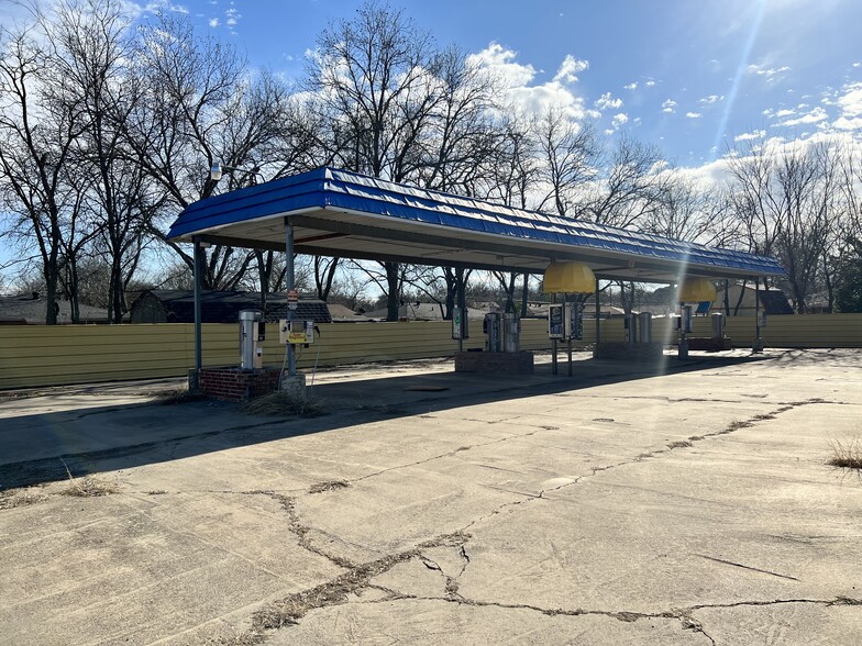 805 Poindexter Ave, Cleburne, TX for sale - Building Photo - Image 1 of 1