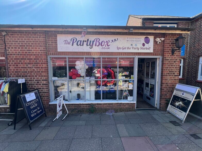 3 The Dells, Bishop's Stortford to rent - Building Photo - Image 1 of 4