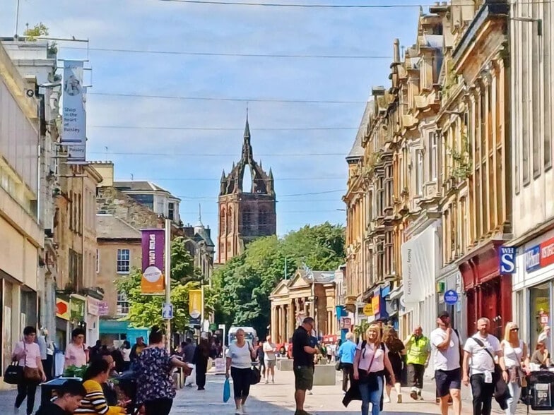 32-32D High St, Paisley to rent - Building Photo - Image 3 of 14