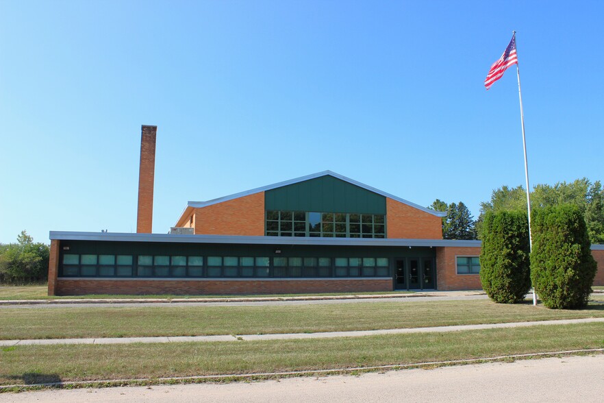 610 Cuyler St, Cheboygan, MI for sale - Building Photo - Image 2 of 17