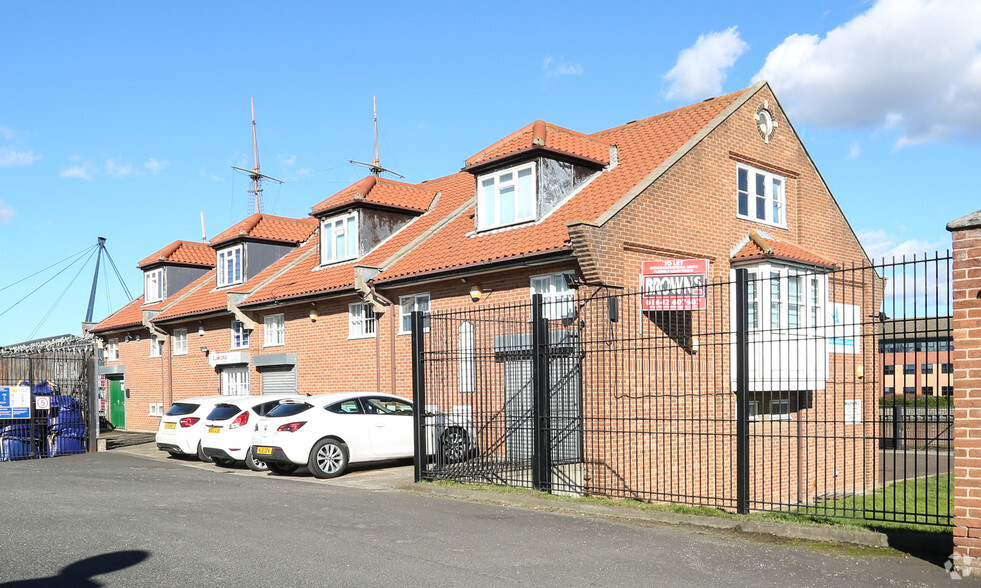 Castlegate Quay, Stockton On Tees for rent - Primary Photo - Image 1 of 3