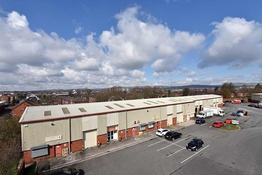 Moss Bridge Rd, Rochdale to rent - Building Photo - Image 1 of 5
